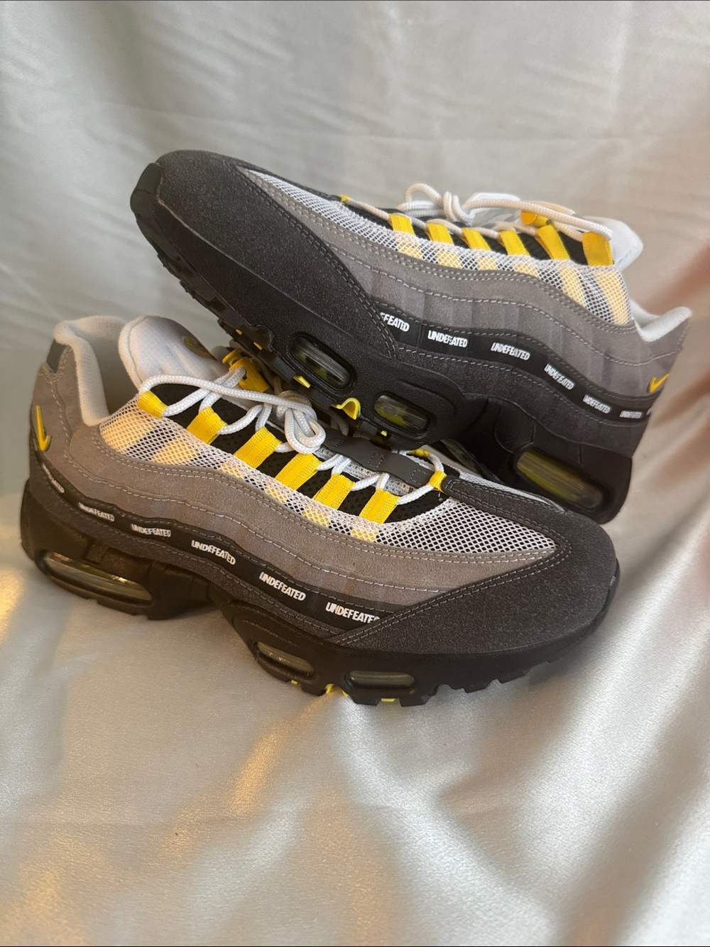 New!🔥Rare’ Undefeated x Nike Air Max 95 'Opti Yellow' showcases vibrant yellow!🔥 - Picture 2 of 12